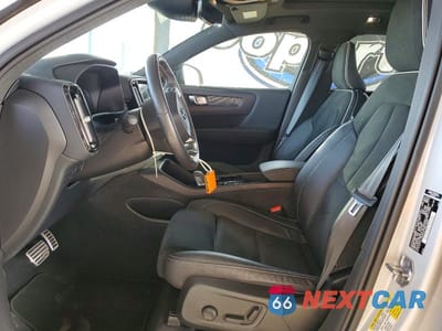 Zdjęcie 7 z 12 samochodu: 2021 VOLVO XC40 T5 R-DESIGN VIN:YV4162UM3M2589645 - miniatura