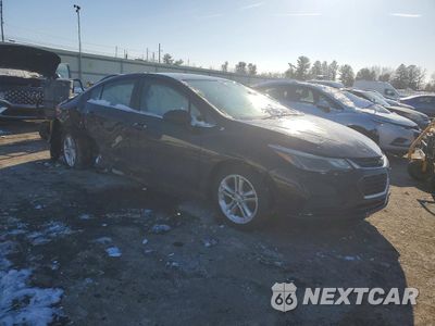 Czwarte zdjęcie samochodu z boku: 2018 CHEVROLET CRUZE LT VIN:1G1BE5SM7J7154519 - miniatura