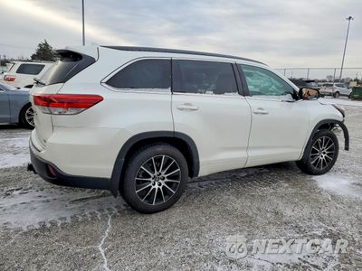 Trzecie zdjęcie samochodu z tyłu: 2017 TOYOTA HIGHLANDER SE VIN:5TDJZRFH9HS376202 - miniatura