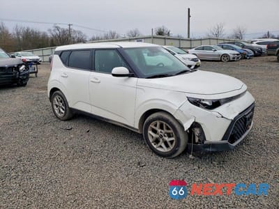Czwarte zdjęcie samochodu z boku: 2023 KIA SOUL LX VIN:KNDJ23AUXP7843562 - miniatura