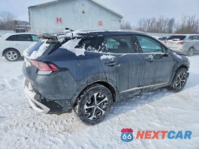 Trzecie zdjęcie samochodu z tyłu: 2023 KIA SPORTAGE EX VIN:KNDPVCAG7P7100370 - miniatura