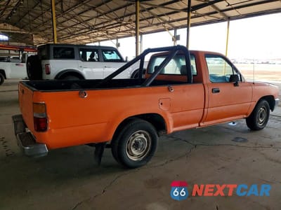 Trzecie zdjęcie samochodu z tyłu: 1989 TOYOTA PICKUP 1 TON LONG BED DLX VIN:JT4VN82N4K0000052 - miniatura
