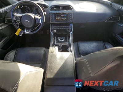 Zdjęcie 8 z 14 samochodu: 2017 JAGUAR XE R - SPORT VIN:SAJAF4BV0HA945704 - miniatura