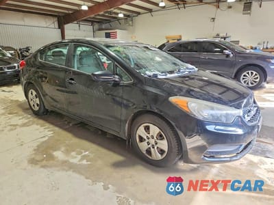 Czwarte zdjęcie samochodu z boku: 2015 KIA FORTE LX VIN:KNAFK4A66F5407375 - miniatura