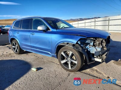 Czwarte zdjęcie samochodu z boku: 2017 VOLVO XC90 T6 VIN:YV4A22PM9H1125889 - miniatura