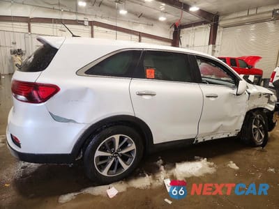 Trzecie zdjęcie samochodu z tyłu: 2020 KIA SORENTO LX V6 VIN:5XYPGDA50LG683523 - miniatura