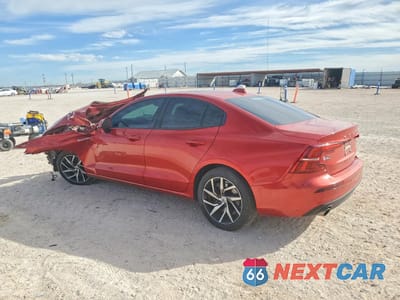 Drugie zdjęcie samochodu z przodu: 2019 VOLVO S60 T6 MOMENTUM VIN:7JRA22TK5KG013538 - miniatura