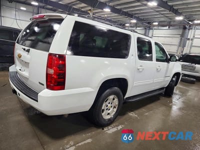Trzecie zdjęcie samochodu z tyłu: 2011 CHEVROLET SUBURBAN K1500 LT VIN:1GNSKJE36BR105093 - miniatura