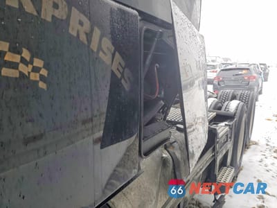 Zdjęcie 9 z 10 samochodu: 2006 VOLVO VN VNL VIN:4V4NC9TK26N411589 - miniatura