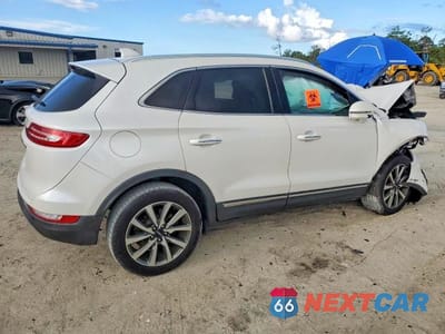 Trzecie zdjęcie samochodu z tyłu: 2019 LINCOLN MKC RESERVE VIN:5LMCJ3C9XKUL02034 - miniatura