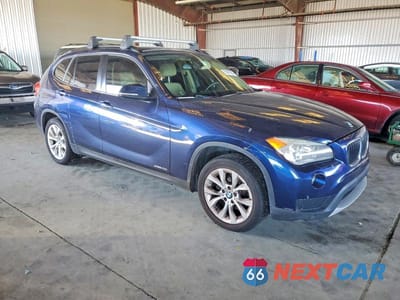 Czwarte zdjęcie samochodu z boku: 2013 BMW X1 XDRIVE28I VIN:WBAVL1C52DVR85143 - miniatura