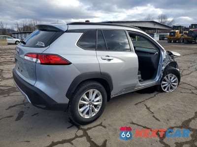 Trzecie zdjęcie samochodu z tyłu: 2024 TOYOTA COROLLA CROSS LE VIN:7MUCAAAG0RV089595 - miniatura