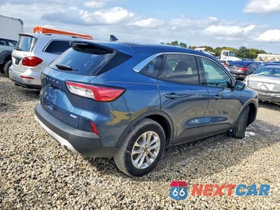 Trzecie zdjęcie samochodu z tyłu: 2020 FORD ESCAPE SE VIN:1FMCU0G66LUC32803 - miniatura