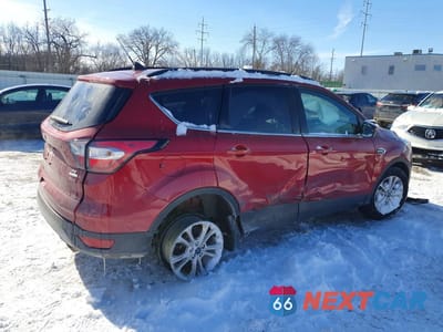 Trzecie zdjęcie samochodu z tyłu: 2018 FORD ESCAPE SE VIN:1FMCU0GD7JUD03258 - miniatura