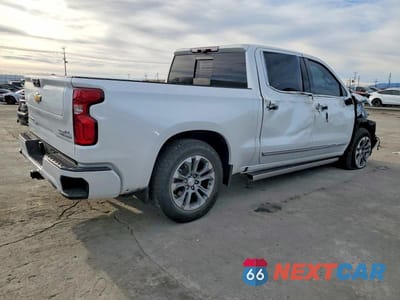 Trzecie zdjęcie samochodu z tyłu: 2024 CHEVROLET SILVERADO K1500 HIGH COUNTRY VIN:1GCUDJE83RZ240792 - miniatura