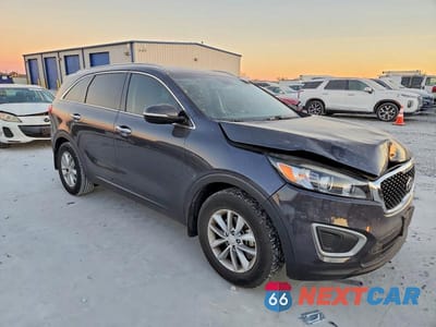 Czwarte zdjęcie samochodu z boku: 2018 KIA SORENTO LX VIN:5XYPG4A36JG417810 - miniatura