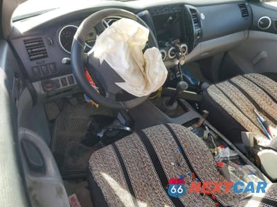 Zdjęcie 8 z 13 samochodu: 2005 TOYOTA TACOMA ACCESS CAB VIN:5TEUX42N75Z108085 - miniatura