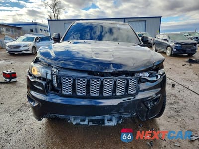 Piąte zdjęcie samochodu w środku: 2017 JEEP GRAND CHEROKEE LAREDO VIN:1C4RJFAG1HC772858 - miniatura