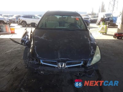 Piąte zdjęcie samochodu w środku: 2005 HONDA ACCORD LX VIN:1HGCM56405A138228 - miniatura
