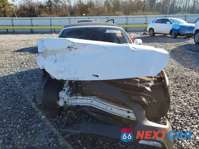 Piąte zdjęcie samochodu w środku: 2016 FORD MUSTANG VIN:1FATP8EM2G5227082 - miniatura