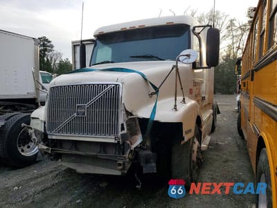 Drugie zdjęcie samochodu z przodu: 1999 VOLVO VN SEMI TRUCK VIN:4VG7DEJH6XN766257 - miniatura