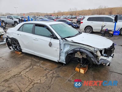 Czwarte zdjęcie samochodu z boku: 2023 CHRYSLER 300 S VIN:2C3CCABG2PH537807 - miniatura