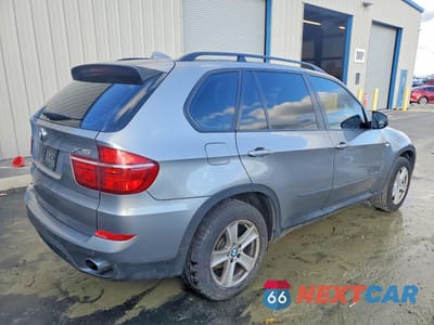 Trzecie zdjęcie samochodu z tyłu: 2013 BMW X5 XDRIVE35I VIN:5UXZV4C55D0G51932 - miniatura