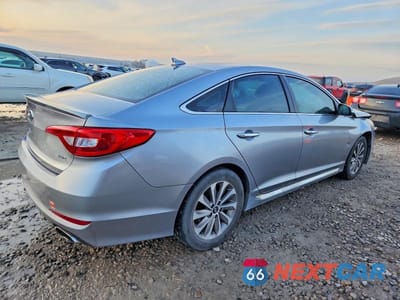 Trzecie zdjęcie samochodu z tyłu: 2016 HYUNDAI SONATA SPORT VIN:5NPE34AF7GH405860 - miniatura