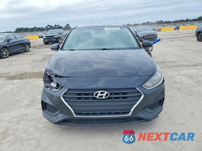 Piąte zdjęcie samochodu w środku: 2018 HYUNDAI ACCENT SE VIN:3KPC24A31JE025330 - miniatura