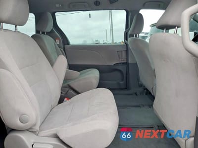 Zdjęcie 11 z 13 samochodu: 2017 TOYOTA SIENNA VIN:5TDZZ3DC3HS770964 - miniatura