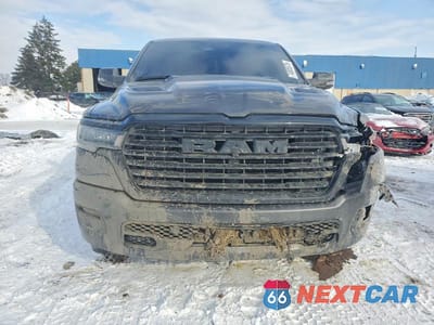 Piąte zdjęcie samochodu w środku: 2025 RAM 1500 LARAMIE VIN:1C6SRFJP2SN766368 - miniatura