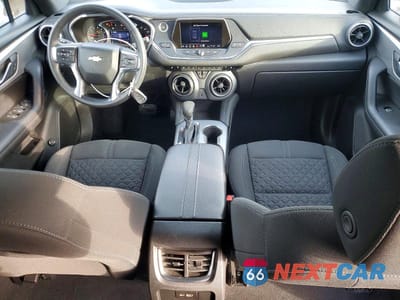 Zdjęcie 8 z 12 samochodu: 2022 CHEVROLET BLAZER 2LT VIN:3GNKBCR44NS180942 - miniatura