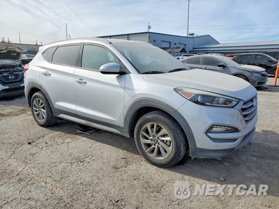 Czwarte zdjęcie samochodu z boku: 2017 HYUNDAI TUCSON SE VIN:KM8J33A4XHU564902 - miniatura