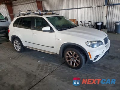 Czwarte zdjęcie samochodu z boku: 2011 BMW X5 XDRIVE35I VIN:5UXZV4C51BL400043 - miniatura