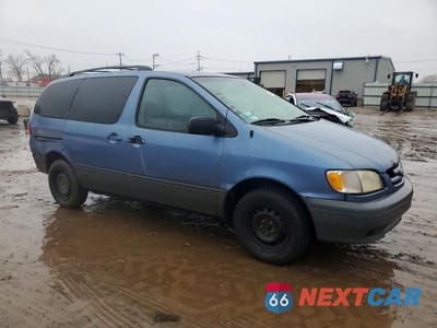 Czwarte zdjęcie samochodu z boku: 2002 TOYOTA SIENNA LE VIN:4T3ZF13C72U441799 - miniatura