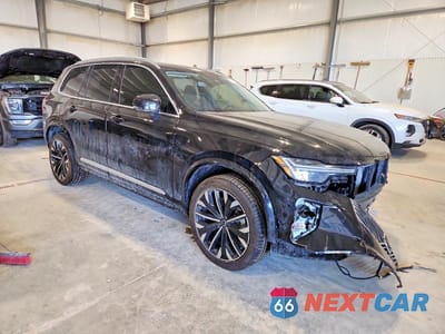 Czwarte zdjęcie samochodu z boku: 2025 VOLVO XC90 PLUS VIN:YV4062PB9S1389779 - miniatura