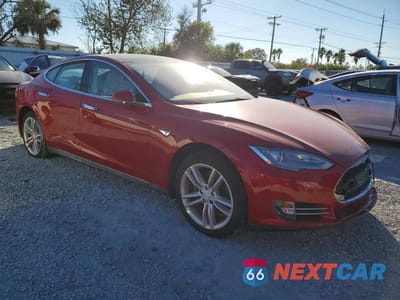 Czwarte zdjęcie samochodu z boku: 2014 TESLA MODEL S VIN:5YJSA1S16EFP50626 - miniatura