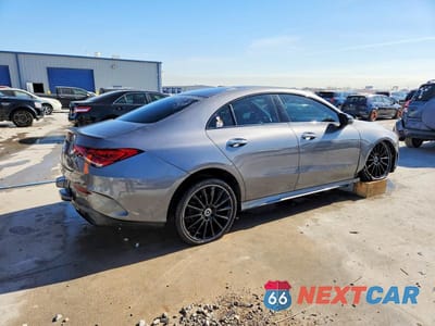 Trzecie zdjęcie samochodu z tyłu: 2021 MERCEDES-BENZ CLA 250 VIN:W1K5J4GB8MN196530 - miniatura