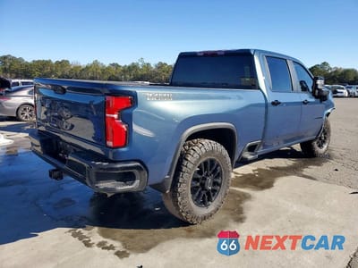 Trzecie zdjęcie samochodu z tyłu: 2026 CHEVROLET SILVERADO K2500 HEAVY DUTY LT VIN:1GC4KNE72TF131866 - miniatura