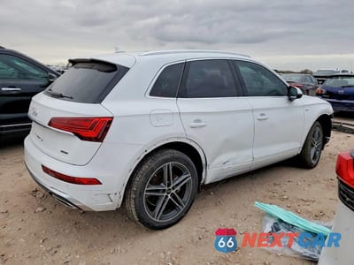 Trzecie zdjęcie samochodu z tyłu: 2025 AUDI Q5 E PREMIUM PLUS 55 VIN:WA1E2AFY1S2014798 - miniatura