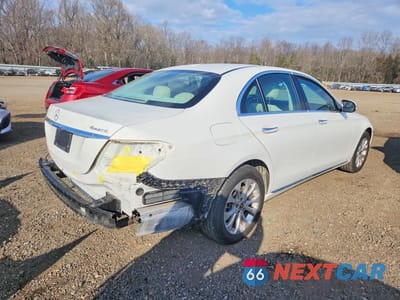 Trzecie zdjęcie samochodu z tyłu: 2020 MERCEDES-BENZ E 350 4MATIC VIN:WDDZF8EB0LA712138 - miniatura