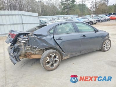 Trzecie zdjęcie samochodu z tyłu: 2020 KIA FORTE LXS VIN:3KPF24AD2LE224766 - miniatura