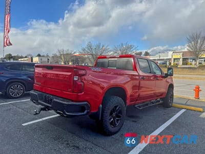 Czwarte zdjęcie samochodu z boku: 2021 CHEVROLET SILVERADO K1500 LT TRAIL BOSS VIN:3GCPYFED3MG246645 - miniatura