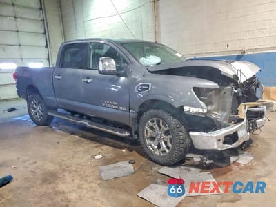 Czwarte zdjęcie samochodu z boku: 2018 NISSAN TITAN XD SL VIN:1N6BA1F43JN548081 - miniatura