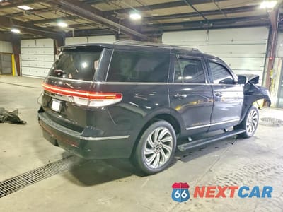 Trzecie zdjęcie samochodu z tyłu: 2023 LINCOLN NAVIGATOR RESERVE VIN:5LMJJ2LGXPEL13911 - miniatura