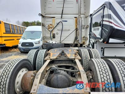 Zdjęcie 6 z 10 samochodu: 2006 VOLVO VN VNL VIN:4V4NC9GH46N425072 - miniatura