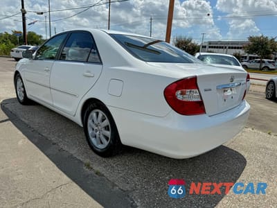 Trzecie zdjęcie samochodu z tyłu: 2002 TOYOTA CAMRY LE VIN:4T1BE32K52U027812 - miniatura
