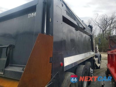 Czwarte zdjęcie samochodu z boku: 2017 KENWORTH W900 DUMP TRUCK VIN:1NKWXPEX1HJ172014 - miniatura