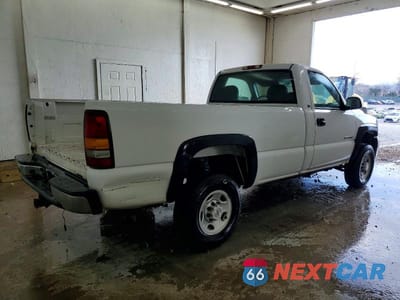Trzecie zdjęcie samochodu z tyłu: 2002 CHEVROLET SILVERADO C2500 HEAVY DUTY VIN:1GCHC24UX2E148892 - miniatura