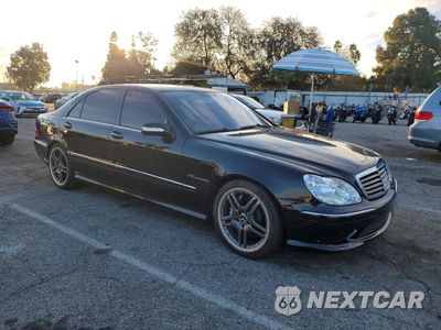 Czwarte zdjęcie samochodu z boku: 2004 MERCEDES-BENZ S 55 AMG VIN:WDBNG74J94A427799 - miniatura